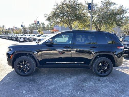 2025 Jeep Grand Cherokee Laredo