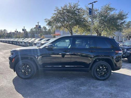 2025 Jeep Grand Cherokee Laredo