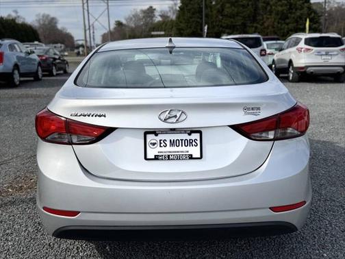 2015 Hyundai ELANTRA SE