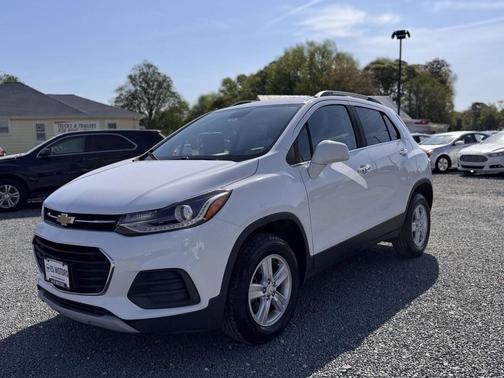 White 2017 Chevrolet Trax LT