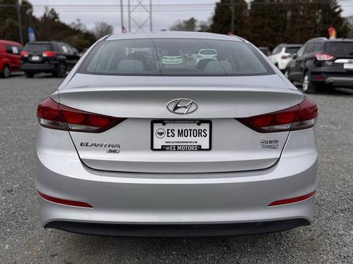 2018 Hyundai ELANTRA SE