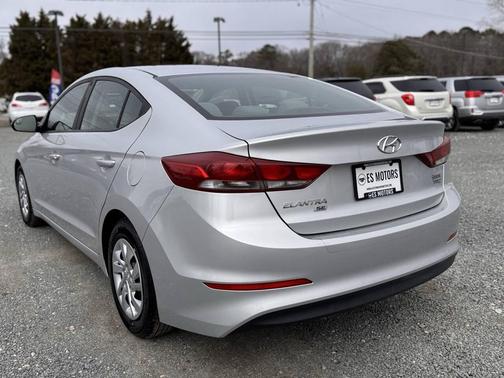 2018 Hyundai ELANTRA SE