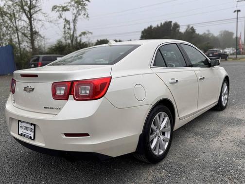 White 2013 Chevrolet Malibu 1LZ