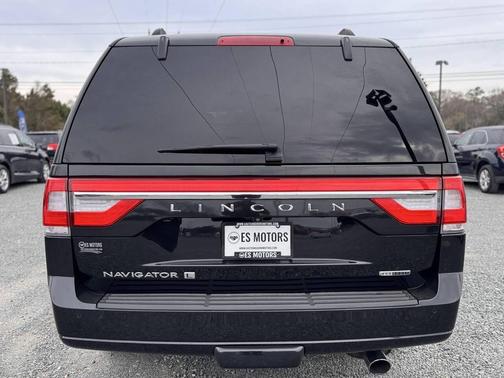 Black 2015 Lincoln Navigator Base