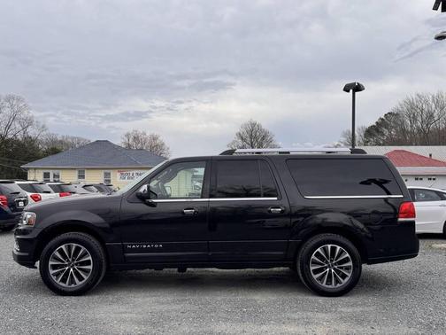 Black 2015 Lincoln Navigator Base
