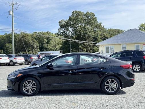 2017 Hyundai ELANTRA SE