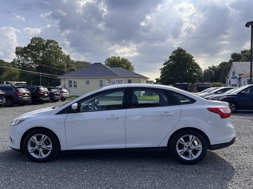 Oxford White 2014 Ford Focus SE