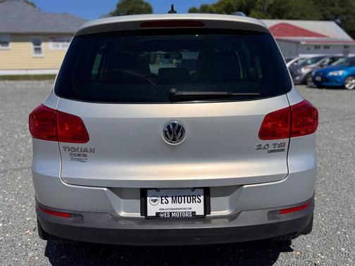 White Gold Metallic 2015 Volkswagen Tiguan 4MOTION Auto SEL