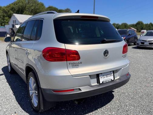 White Gold Metallic 2015 Volkswagen Tiguan 4MOTION Auto SEL