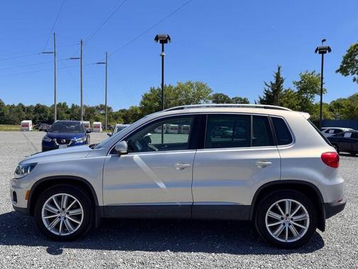 White Gold Metallic 2015 Volkswagen Tiguan 4MOTION Auto SEL