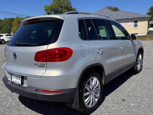 White Gold Metallic 2015 Volkswagen Tiguan 4MOTION Auto SEL
