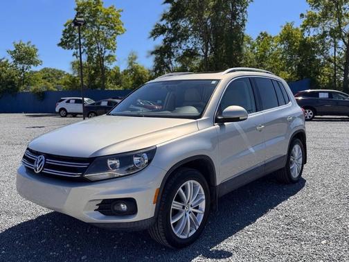 White Gold Metallic 2015 Volkswagen Tiguan 4MOTION Auto SEL