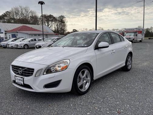 White 2013 Volvo S60 T5