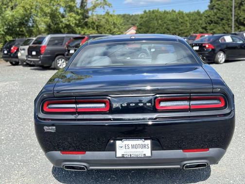 2015 Dodge Challenger SXT
