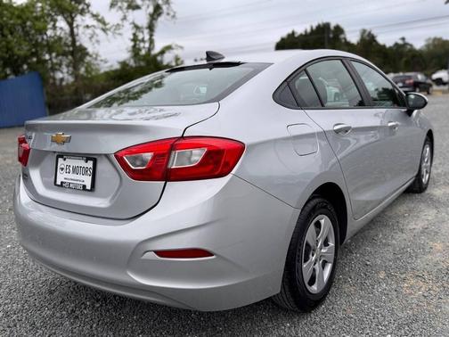Silver Ice Metallic 2017 Chevrolet Cruze LS