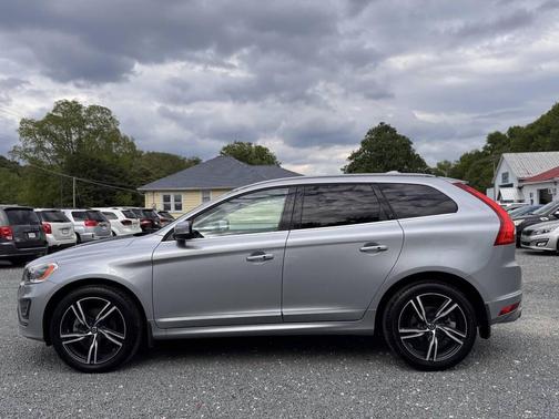 Silver 2017 Volvo XC60 T6 R-Design