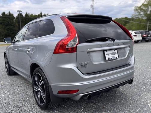 Silver 2017 Volvo XC60 T6 R-Design