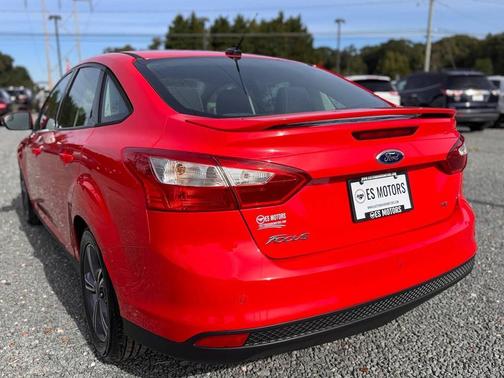 Race Red 2014 Ford Focus SE