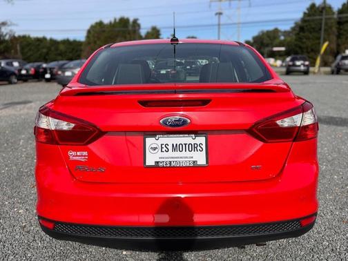 Race Red 2014 Ford Focus SE