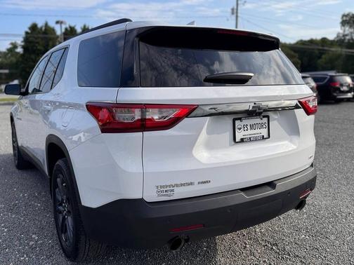 Iridescent Pearl Tricoat 2020 Chevrolet Traverse RS