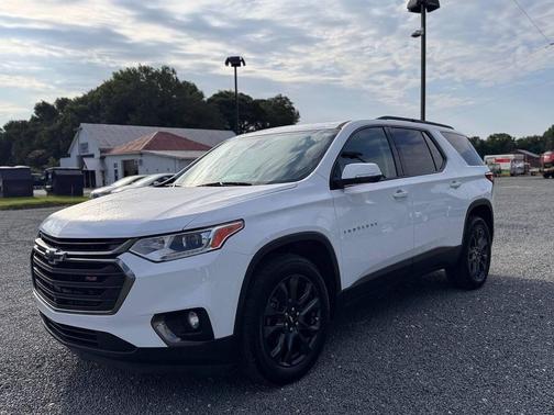 Iridescent Pearl Tricoat 2020 Chevrolet Traverse RS