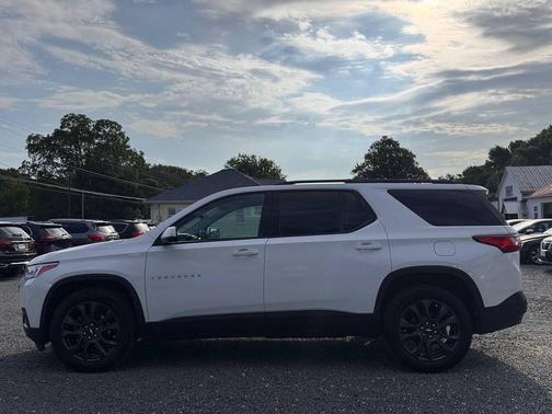 Iridescent Pearl Tricoat 2020 Chevrolet Traverse RS