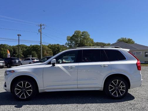 White 2017 Volvo XC90 T6 Momentum