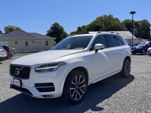 White 2017 Volvo XC90 T6 Momentum