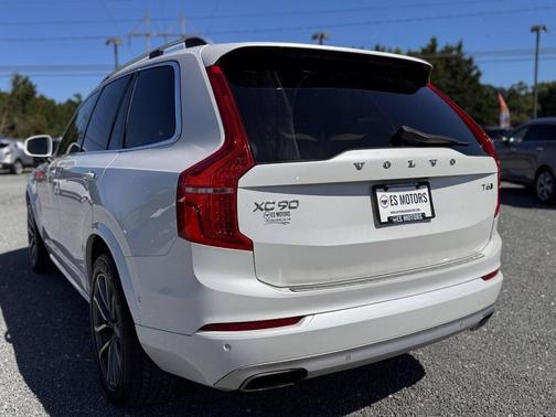 White 2017 Volvo XC90 T6 Momentum