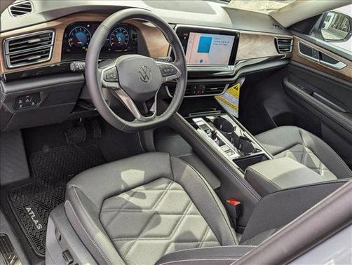 2025 Volkswagen Atlas 2.0T SE w/Technology 4MOTION