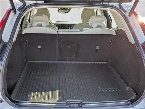 2021 Volvo XC60 T5 Momentum