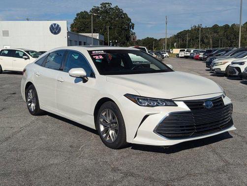 2022 Toyota Avalon Hybrid XLE