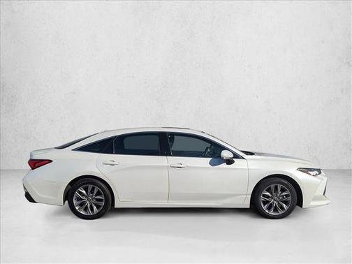 2022 Toyota Avalon Hybrid XLE