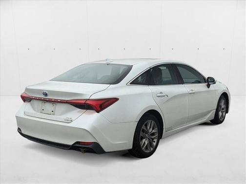 2022 Toyota Avalon Hybrid XLE