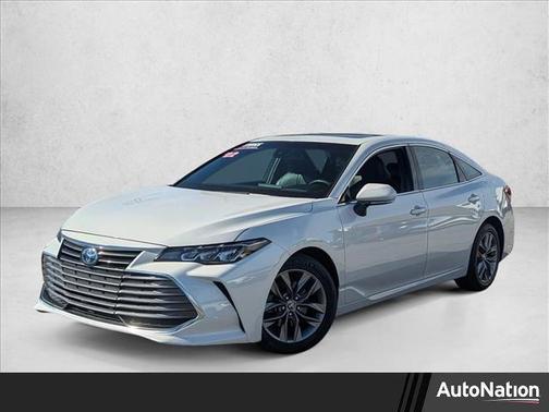 2022 Toyota Avalon Hybrid XLE
