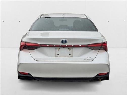 2022 Toyota Avalon Hybrid XLE