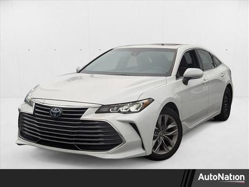 2022 Toyota Avalon Hybrid XLE