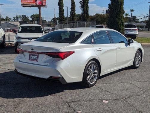 2022 Toyota Avalon Hybrid XLE