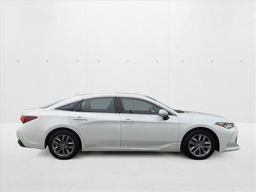 2022 Toyota Avalon Hybrid XLE