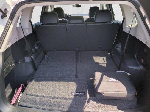 Opal White Pearl 2023 Volkswagen Tiguan 2.0T SE