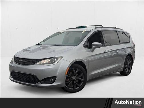 2020 Chrysler Pacifica Touring