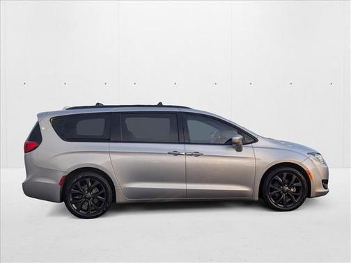 2020 Chrysler Pacifica Touring