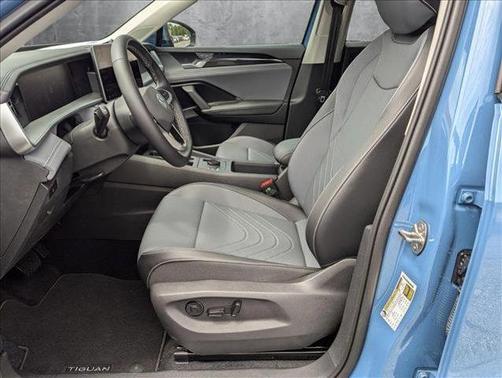 2025 Volkswagen Tiguan 2.0T SE