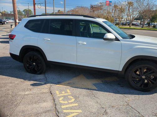 2023 Volkswagen Atlas 2.0T SE w/Technology 4MOTION