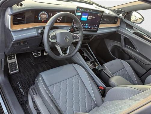 2025 Volkswagen Tiguan 2.0T SEL R-Line 4MOTION