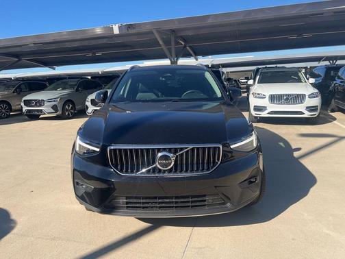2025 Volvo XC40 B5 Plus Bright Theme
