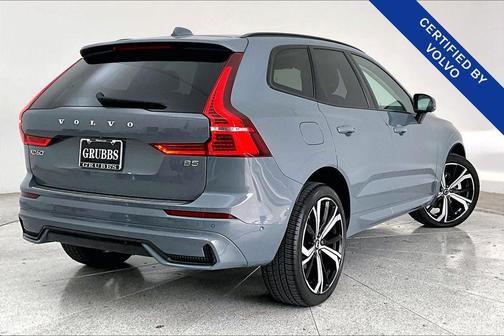 2023 Volvo XC60 B5 Ultimate Dark Theme