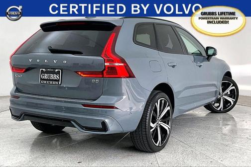 2023 Volvo XC60 B5 Ultimate Dark Theme