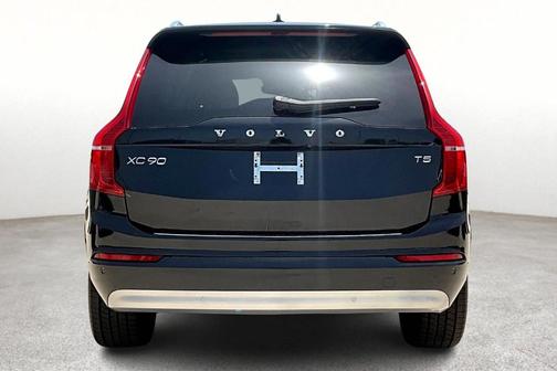 2022 Volvo XC90 T5 Momentum 7 Passenger