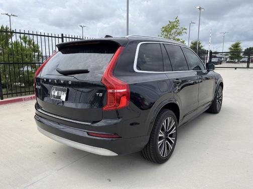 2022 Volvo XC90 T5 Momentum 7 Passenger